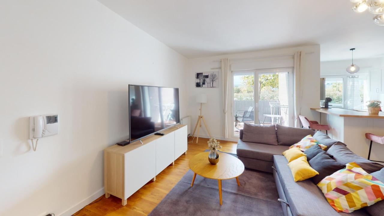 Apartmán Live Like A Local Stylish 2Br With Balcony & Parking Saint-Denis  Exteriér fotografie