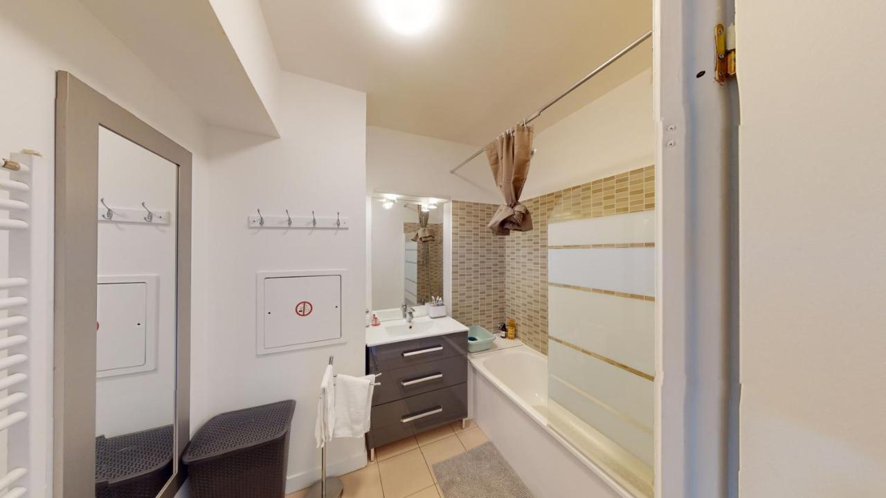 Apartmán Live Like A Local Stylish 2Br With Balcony & Parking Saint-Denis  Exteriér fotografie